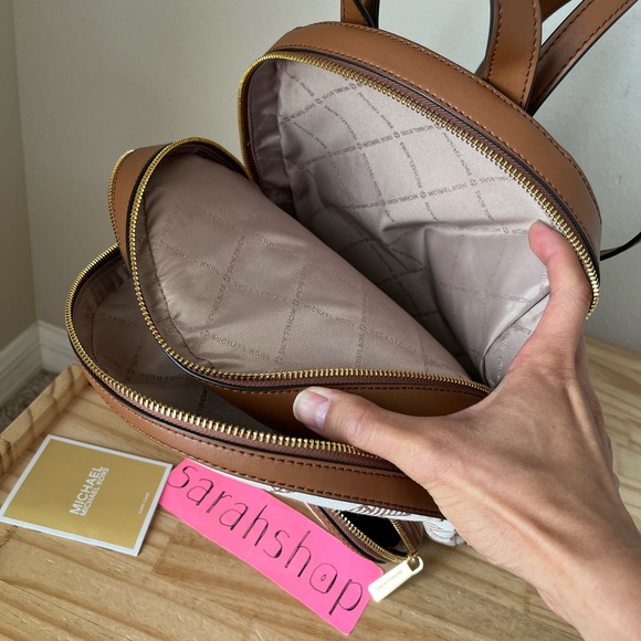 🌼Michael Kors backpack - Picture 10 of 15